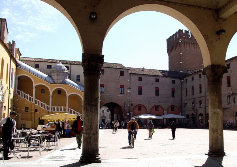 naturalmente-arte-guida-turistica-ferrara-contrada01